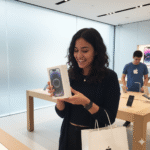 iPhoneを購入した女性